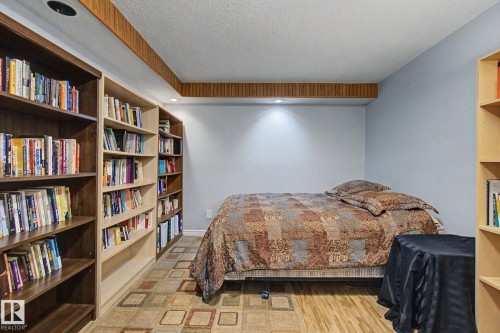 3706 41 Avenue Nw, Edmonton, AB - Indoor
