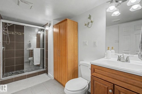 3706 41 Avenue Nw, Edmonton, AB - Indoor Photo Showing Bathroom