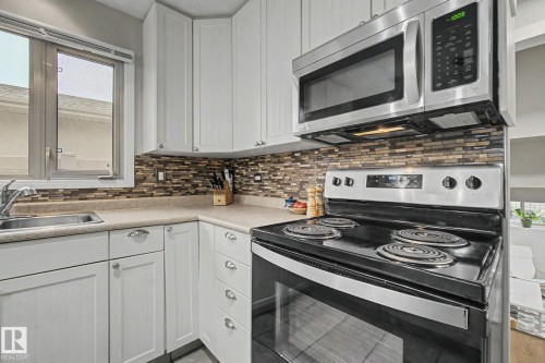 3706 41 Avenue Nw, Edmonton, AB - Indoor Photo Showing Kitchen