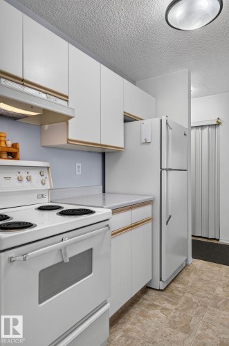 #414 10636 120 St Nw, Edmonton, AB - Indoor Photo Showing Kitchen