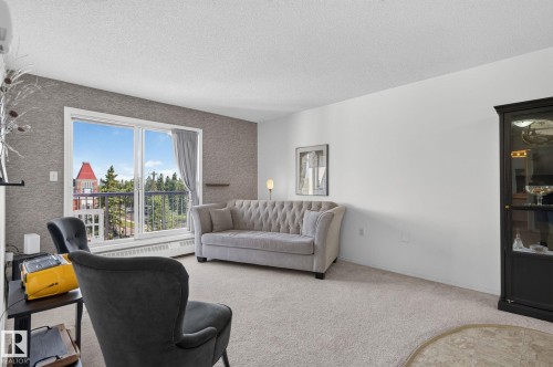 #414 10636 120 St Nw, Edmonton, AB - Indoor Photo Showing Living Room