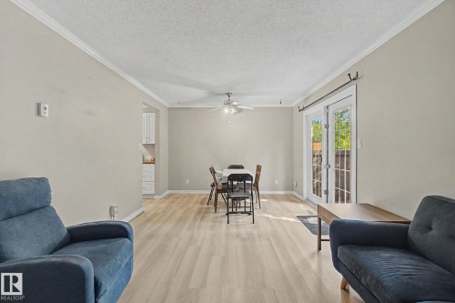 304 Spruce Glen, Spruce Grove, AB - Indoor Photo Showing Living Room