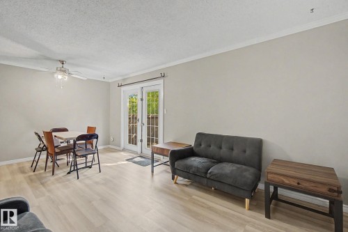 304 Spruce Glen, Spruce Grove, AB - Indoor Photo Showing Living Room