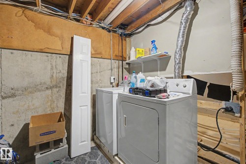 304 Spruce Glen, Spruce Grove, AB - Indoor Photo Showing Laundry Room