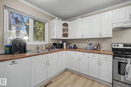 304 Spruce Glen, Spruce Grove, AB - Indoor Photo Showing Kitchen With Double Sink