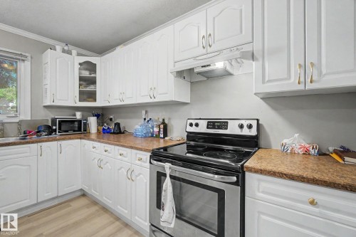 304 Spruce Glen, Spruce Grove, AB - Indoor Photo Showing Kitchen