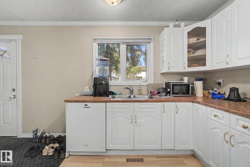 304 Spruce Glen, Spruce Grove, AB - Indoor Photo Showing Kitchen With Double Sink