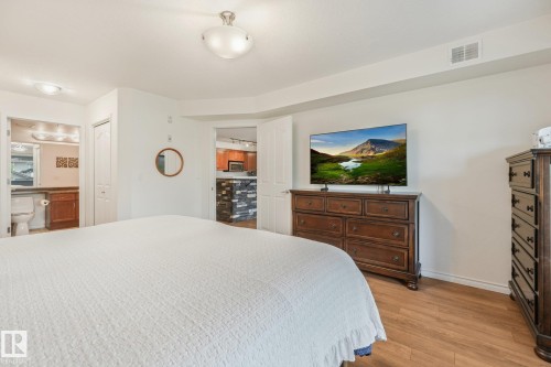 #209 1589 Glastonbury Bv Nw, Edmonton, AB - Indoor Photo Showing Bedroom