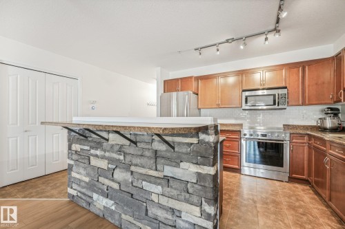 #209 1589 Glastonbury Bv Nw, Edmonton, AB - Indoor Photo Showing Kitchen