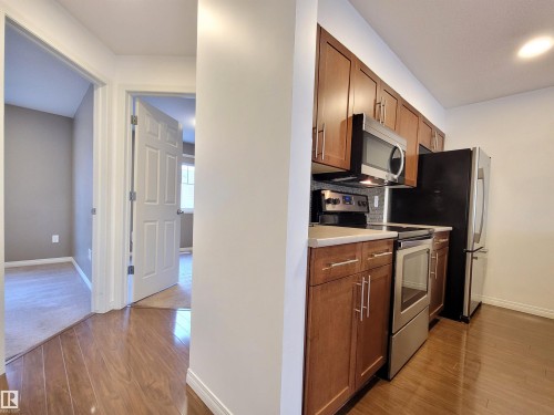 26 1623 Towne Centre Boulevard, Edmonton, AB - Indoor Photo Showing Kitchen