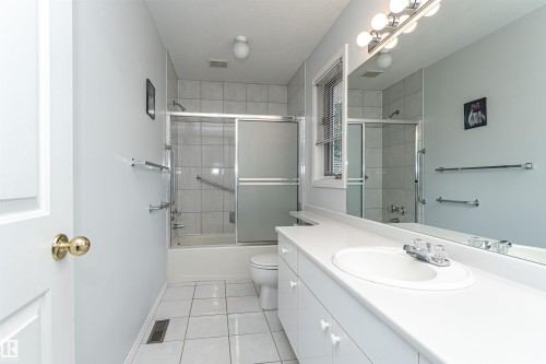 300 Ferris Way Nw, Edmonton, AB - Indoor Photo Showing Bathroom