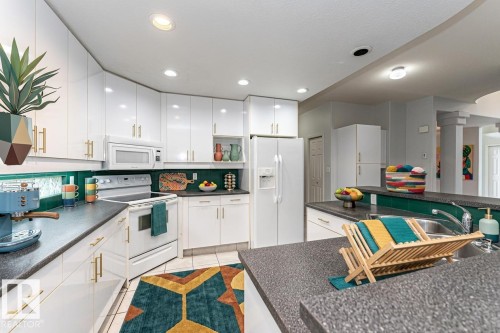 virtually staged - 300 Ferris Way Nw, Edmonton, AB - Indoor Photo Showing Kitchen