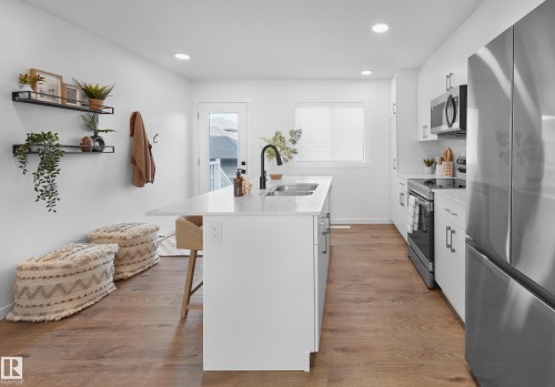 #74 3705 141 St Sw, Edmonton, AB - Indoor Photo Showing Kitchen With Double Sink With Upgraded Kitchen