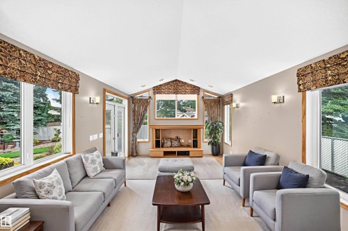 4129 43B Avenue, Leduc, AB - Indoor Photo Showing Living Room