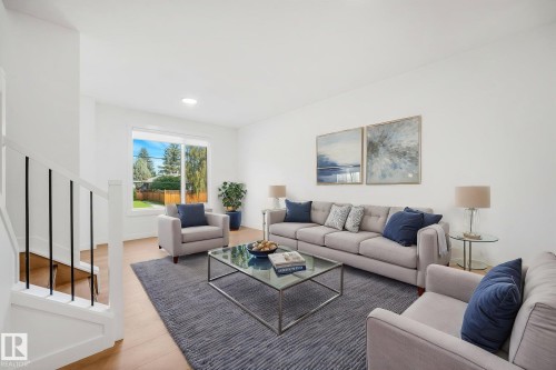 11307 46 Avenue Nw, Edmonton, AB - Indoor Photo Showing Living Room