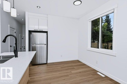 11307 46 Avenue Nw, Edmonton, AB - Indoor Photo Showing Kitchen