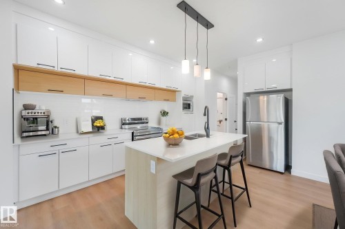 11307 46 Avenue Nw, Edmonton, AB - Indoor Photo Showing Kitchen With Upgraded Kitchen