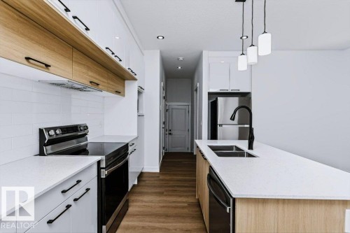 11307 46 Avenue Nw, Edmonton, AB - Indoor Photo Showing Kitchen With Double Sink With Upgraded Kitchen