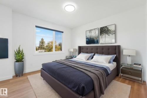 11307 46 Avenue Nw, Edmonton, AB - Indoor Photo Showing Bedroom