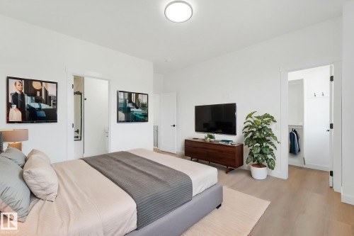11307 46 Avenue Nw, Edmonton, AB - Indoor Photo Showing Bedroom