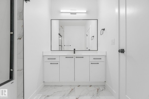 11307 46 Avenue Nw, Edmonton, AB - Indoor