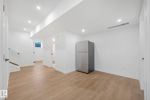 11307 46 Avenue Nw, Edmonton, AB - Indoor Photo Showing Other Room