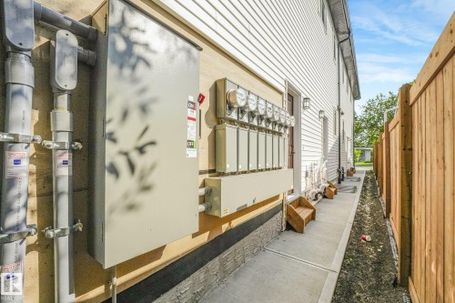 11307 46 Avenue Nw, Edmonton, AB - Indoor