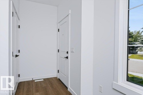 11307 46 Avenue Nw, Edmonton, AB - Indoor Photo Showing Other Room