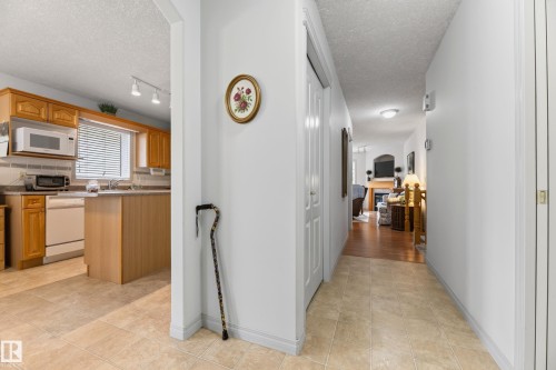 8011 164 Avenue Nw, Edmonton, AB - Indoor Photo Showing Kitchen