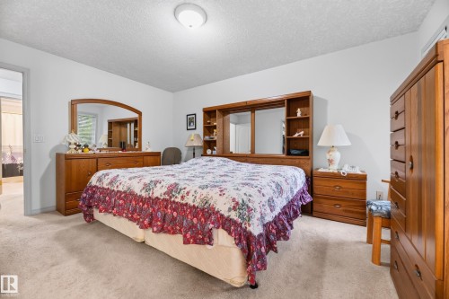 8011 164 Avenue Nw, Edmonton, AB - Indoor Photo Showing Bedroom