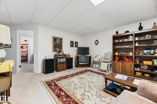 8011 164 Avenue Nw, Edmonton, AB - Indoor