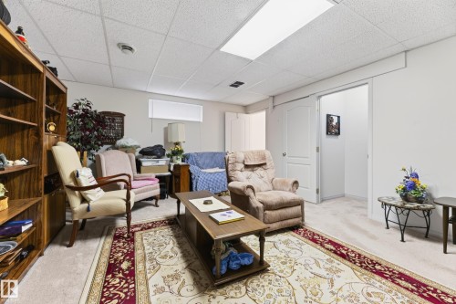 8011 164 Avenue Nw, Edmonton, AB - Indoor