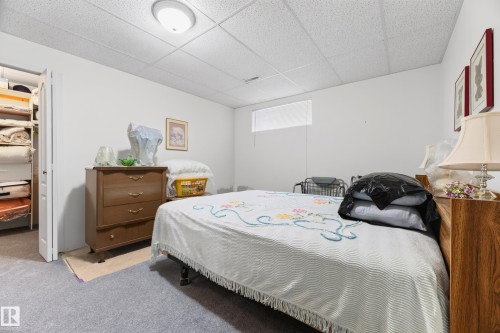 8011 164 Avenue Nw, Edmonton, AB - Indoor Photo Showing Bedroom