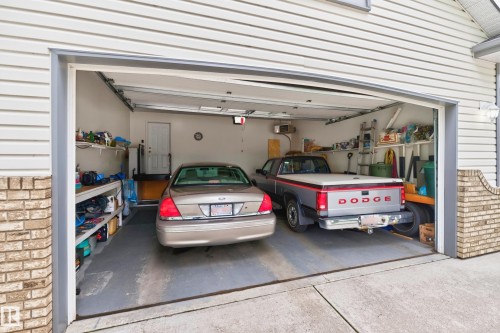 8011 164 Avenue Nw, Edmonton, AB -  Photo Showing Garage
