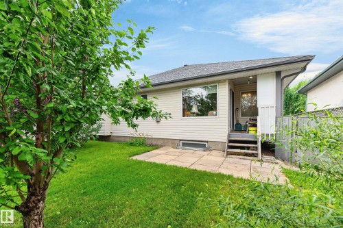 8011 164 Avenue Nw, Edmonton, AB - Outdoor