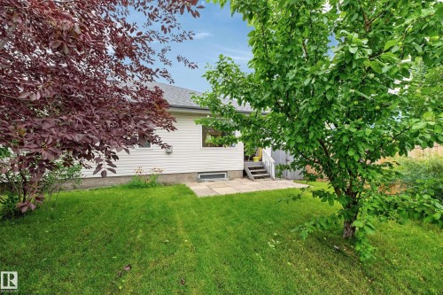 8011 164 Avenue Nw, Edmonton, AB - Outdoor