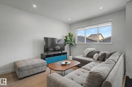 5745 Hawthorn Common Sw, Edmonton, AB - Indoor Photo Showing Living Room