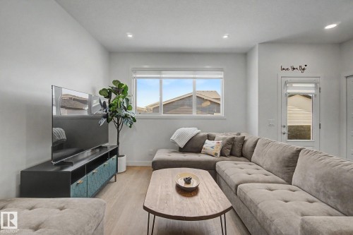 5745 Hawthorn Common Sw, Edmonton, AB - Indoor Photo Showing Living Room