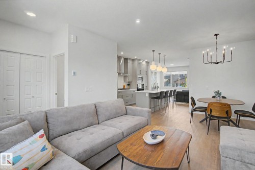 5745 Hawthorn Common Sw, Edmonton, AB - Indoor Photo Showing Living Room