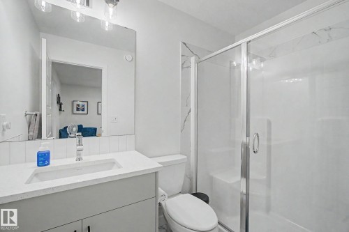 5745 Hawthorn Common Sw, Edmonton, AB - Indoor Photo Showing Bathroom