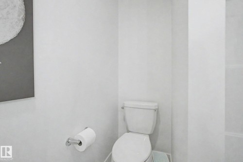 5745 Hawthorn Common Sw, Edmonton, AB - Indoor Photo Showing Bathroom
