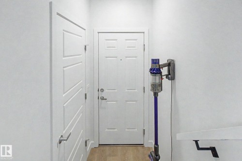 5745 Hawthorn Common Sw, Edmonton, AB - Indoor Photo Showing Other Room