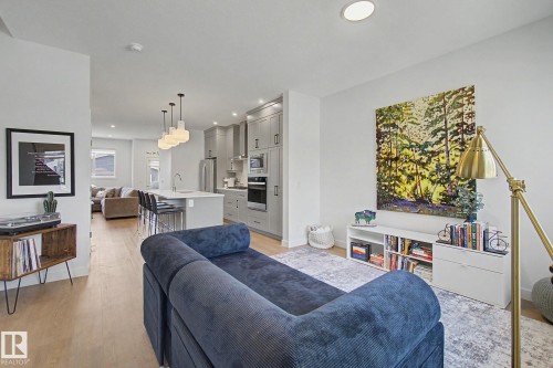 5745 Hawthorn Common Sw, Edmonton, AB - Indoor Photo Showing Living Room