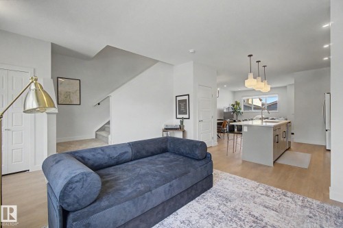 5745 Hawthorn Common Sw, Edmonton, AB - Indoor Photo Showing Living Room