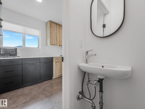 1061 Cy Becker Road Nw, Edmonton, AB - Indoor Photo Showing Bathroom