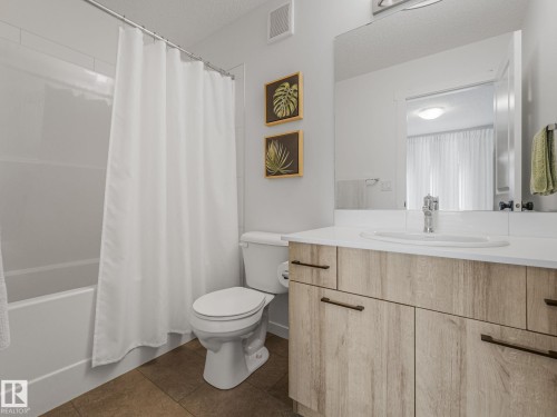 1061 Cy Becker Road Nw, Edmonton, AB - Indoor Photo Showing Bathroom