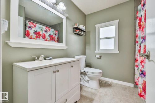 10415 163 Street Nw, Edmonton, AB - Indoor Photo Showing Bathroom
