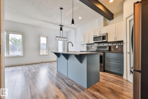 304 Genesis Villa(S), Stony Plain, AB - Indoor Photo Showing Kitchen With Upgraded Kitchen