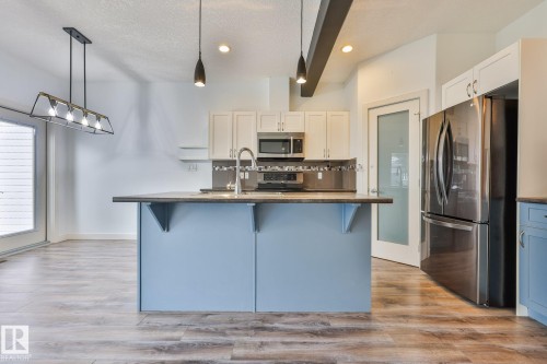 304 Genesis Villa(S), Stony Plain, AB - Indoor Photo Showing Kitchen With Upgraded Kitchen