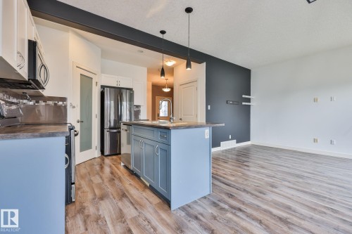 304 Genesis Villa(S), Stony Plain, AB - Indoor Photo Showing Kitchen
